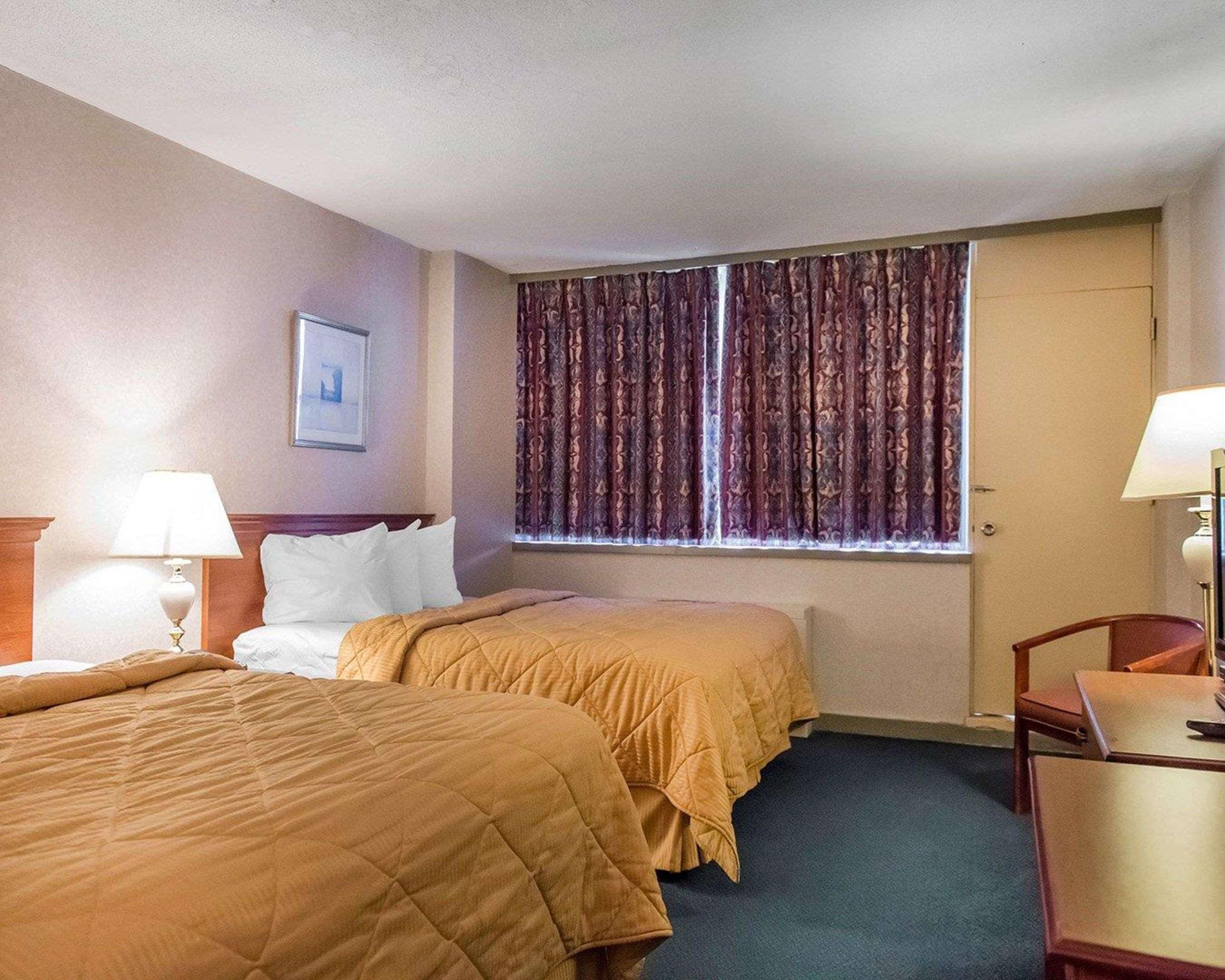 Econo Lodge Смитс-Фолс Экстерьер фото