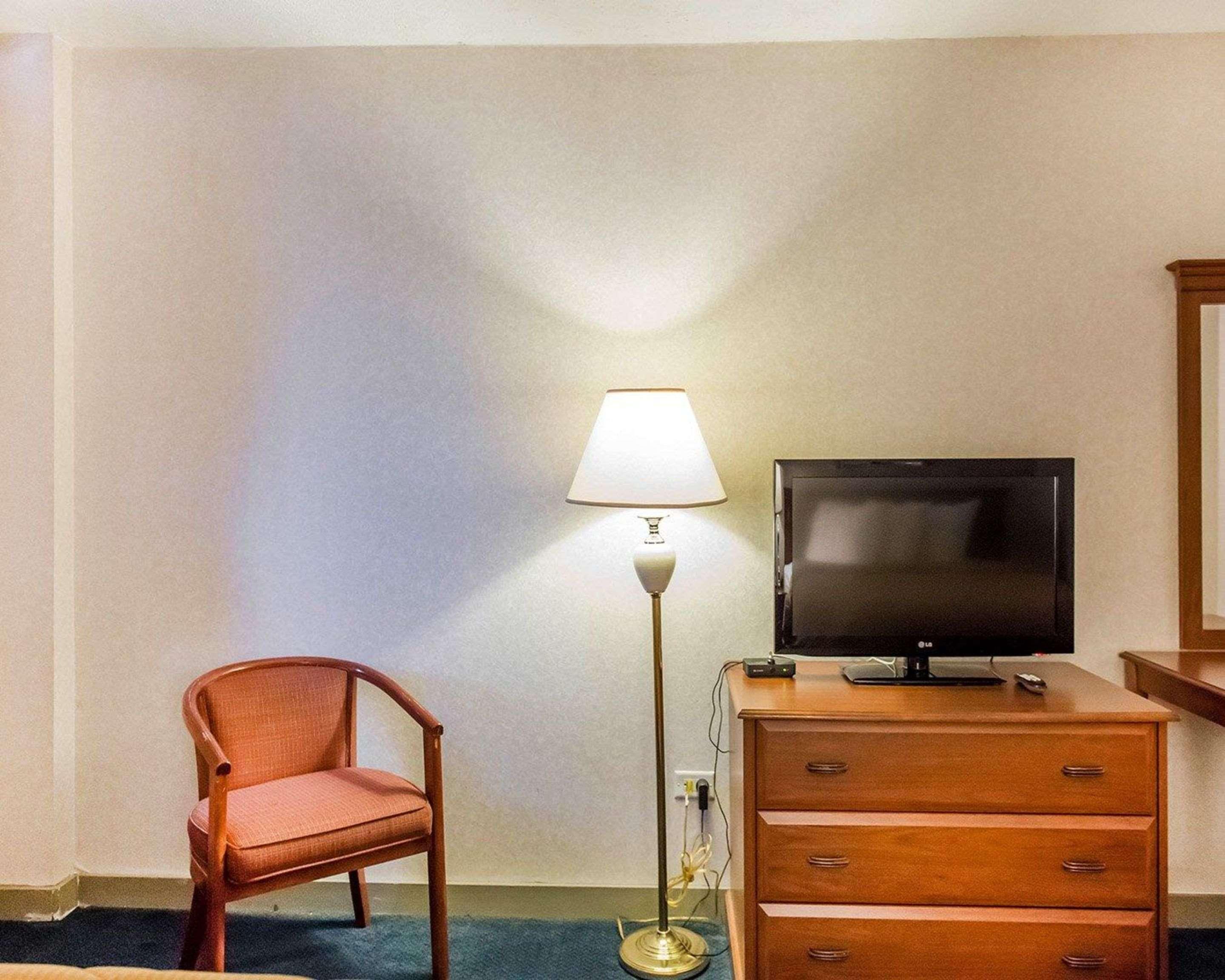 Econo Lodge Смитс-Фолс Экстерьер фото