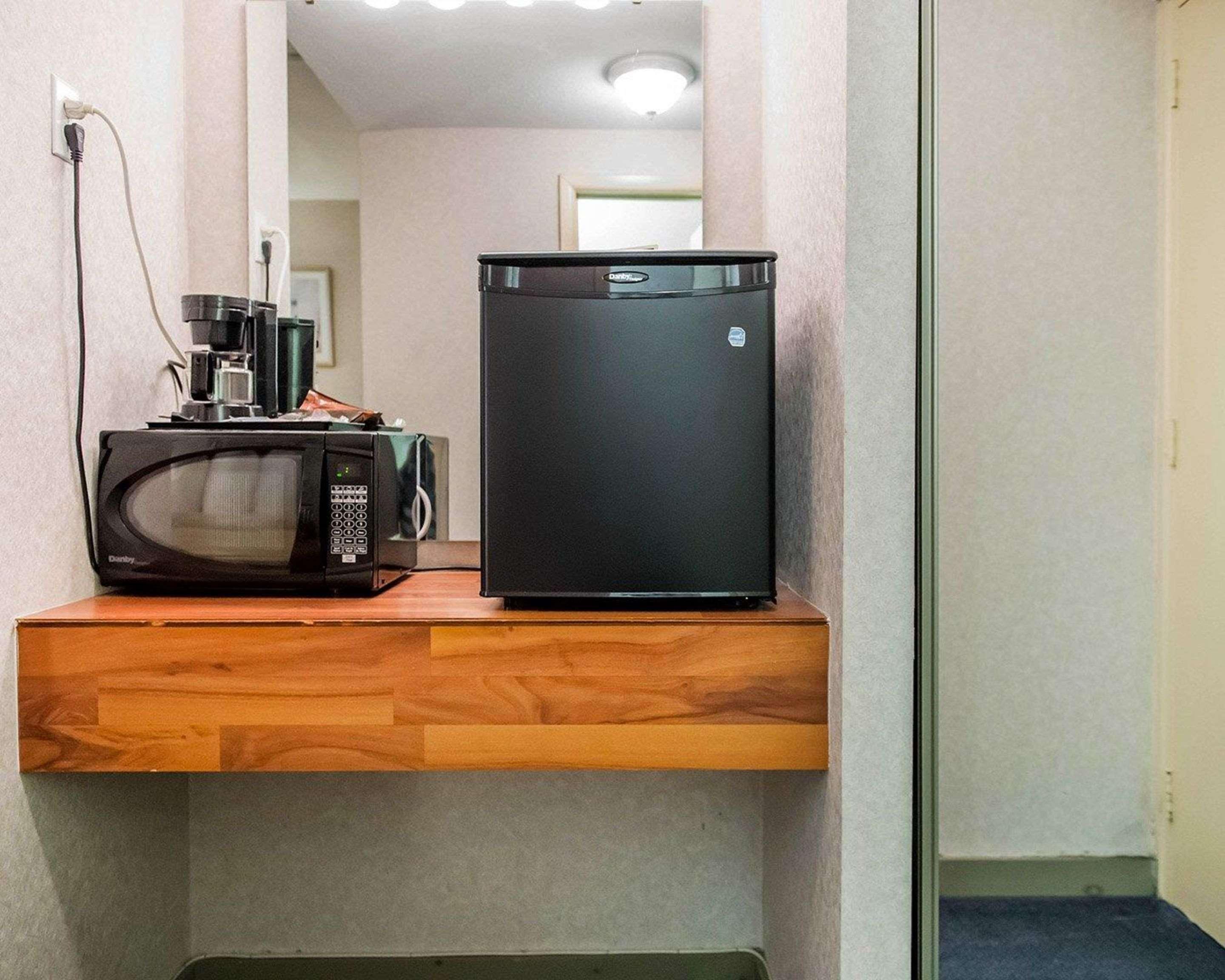 Econo Lodge Смитс-Фолс Экстерьер фото