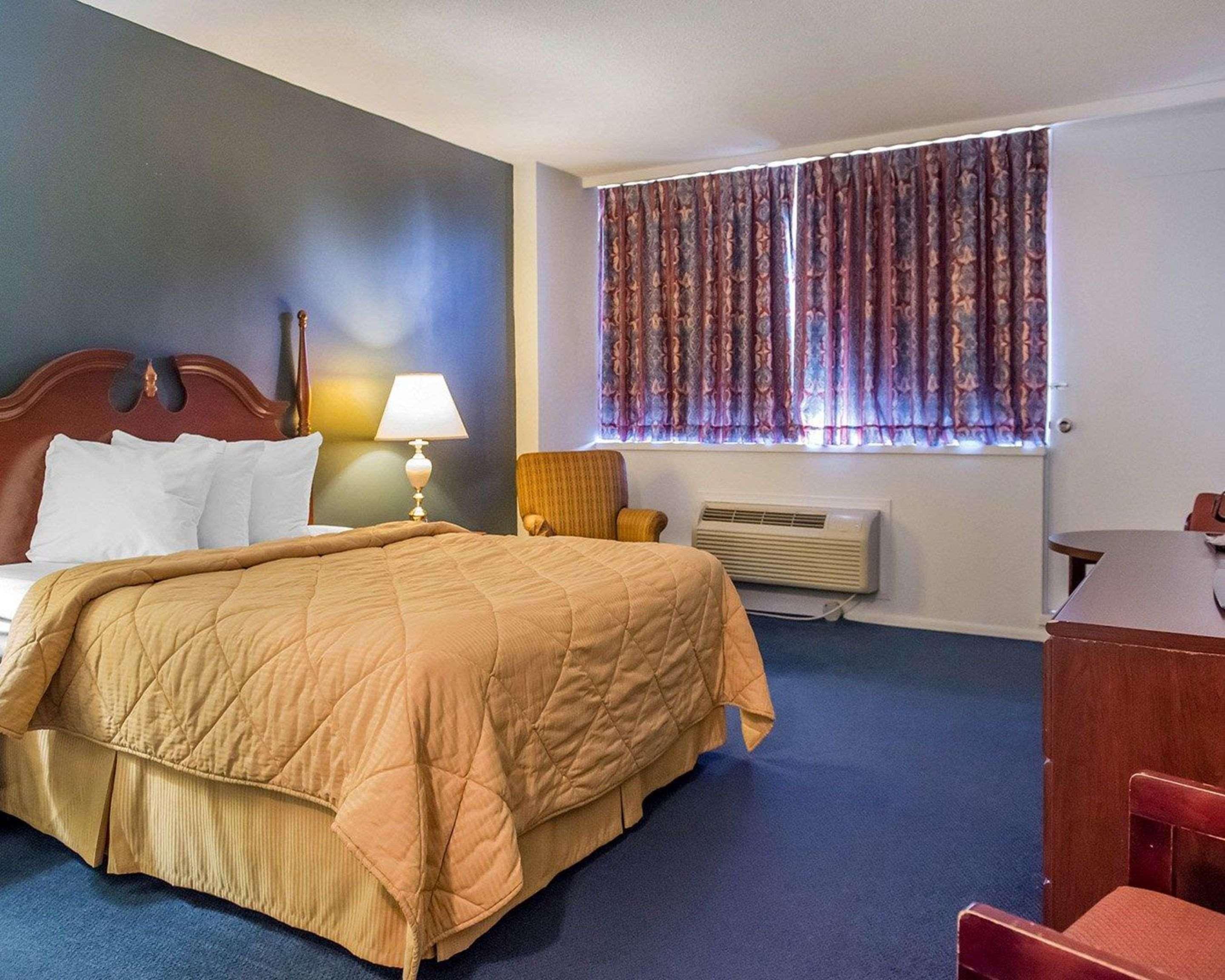 Econo Lodge Смитс-Фолс Экстерьер фото