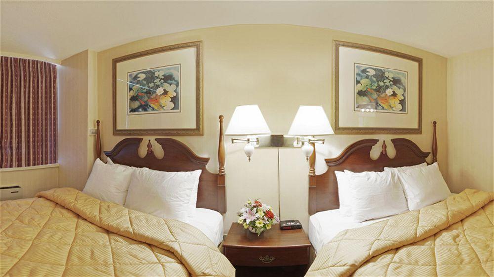 Econo Lodge Смитс-Фолс Экстерьер фото