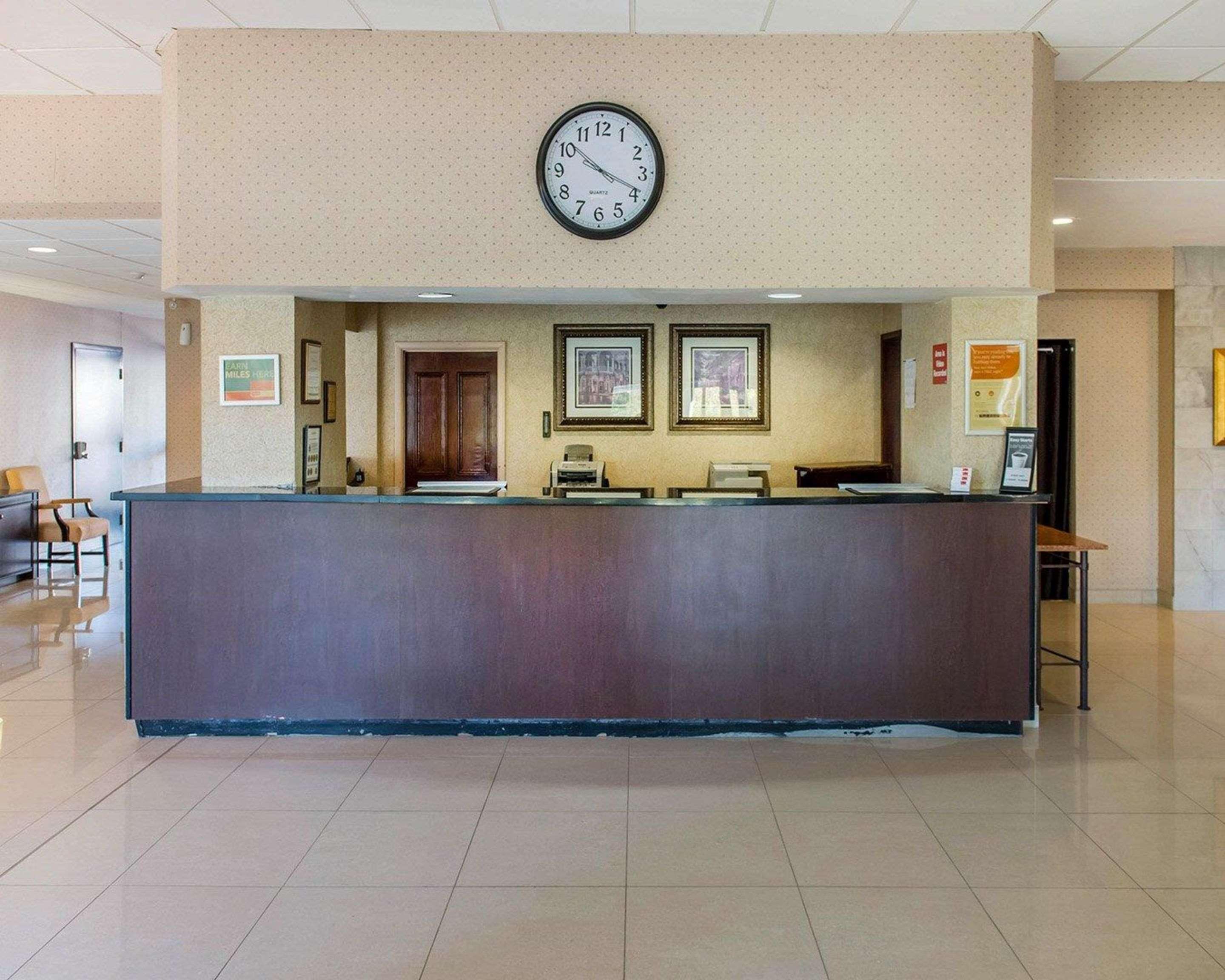 Econo Lodge Смитс-Фолс Экстерьер фото