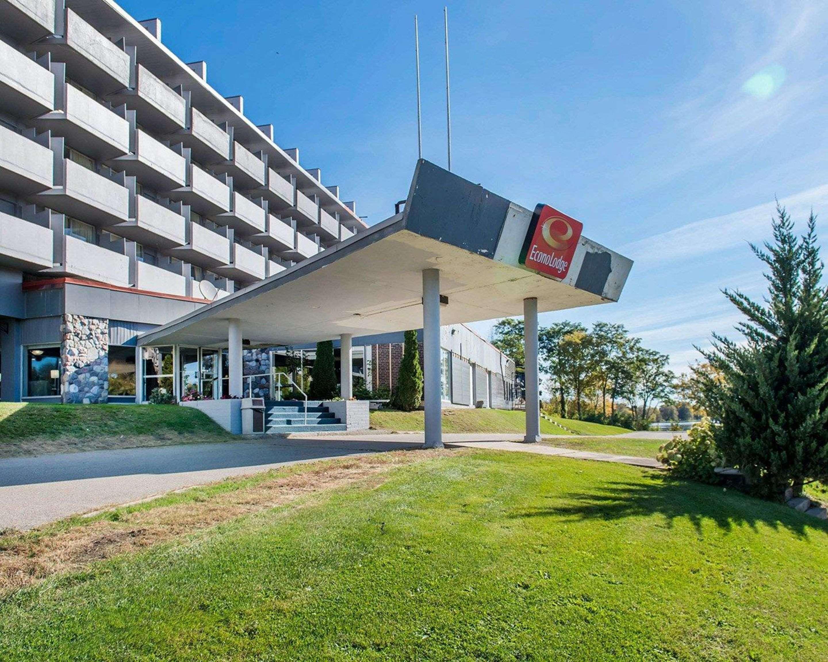 Econo Lodge Смитс-Фолс Экстерьер фото