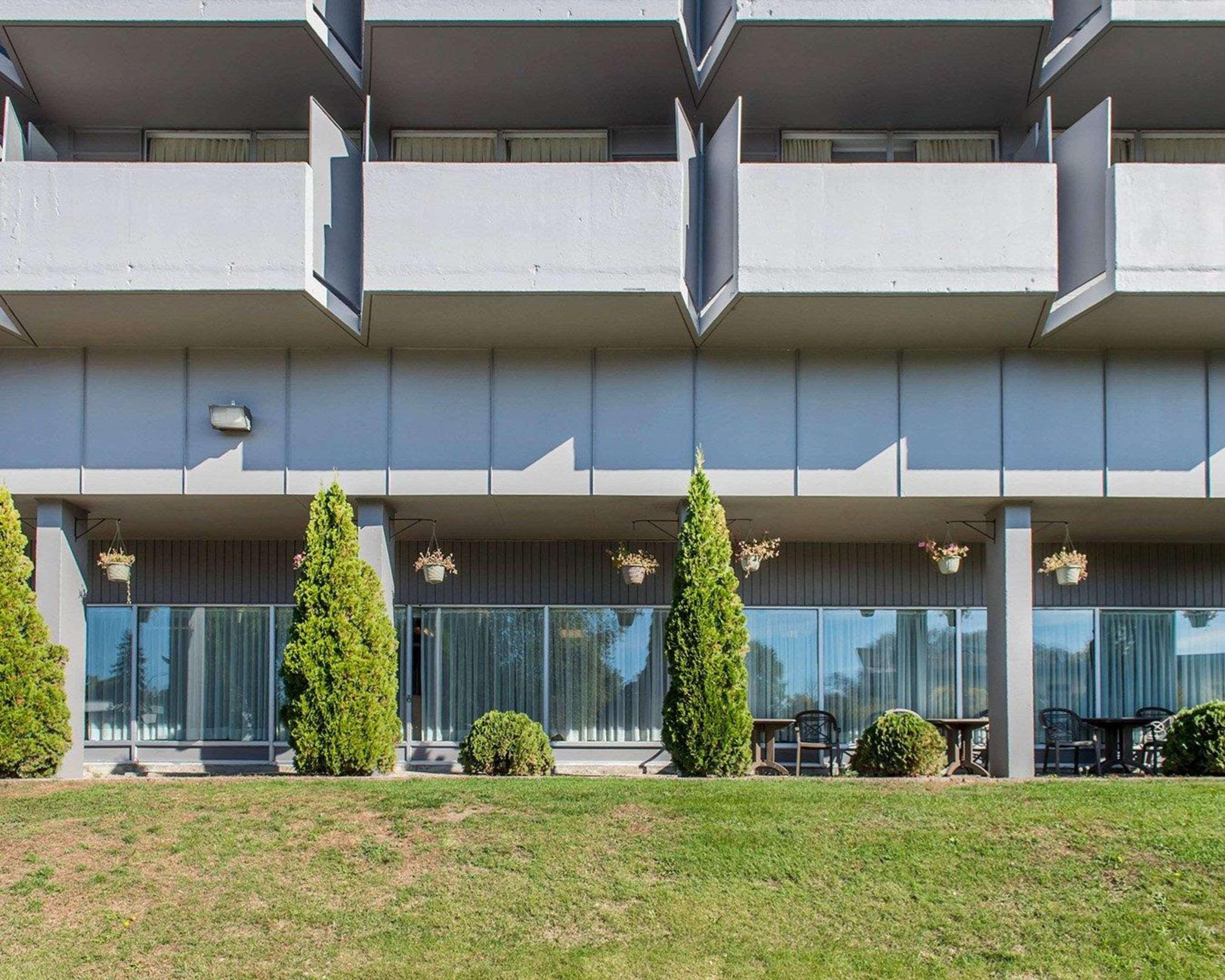 Econo Lodge Смитс-Фолс Экстерьер фото