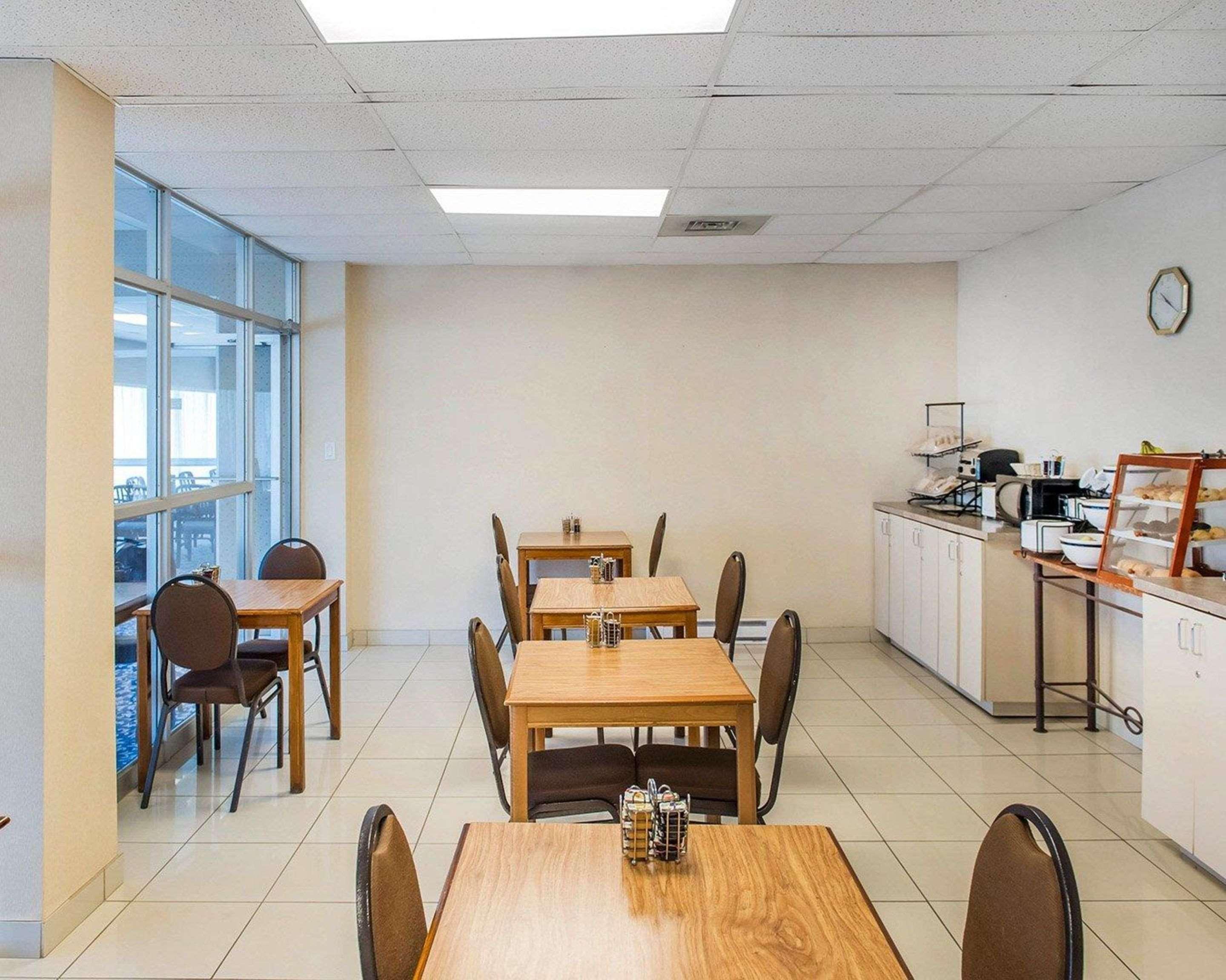 Econo Lodge Смитс-Фолс Экстерьер фото