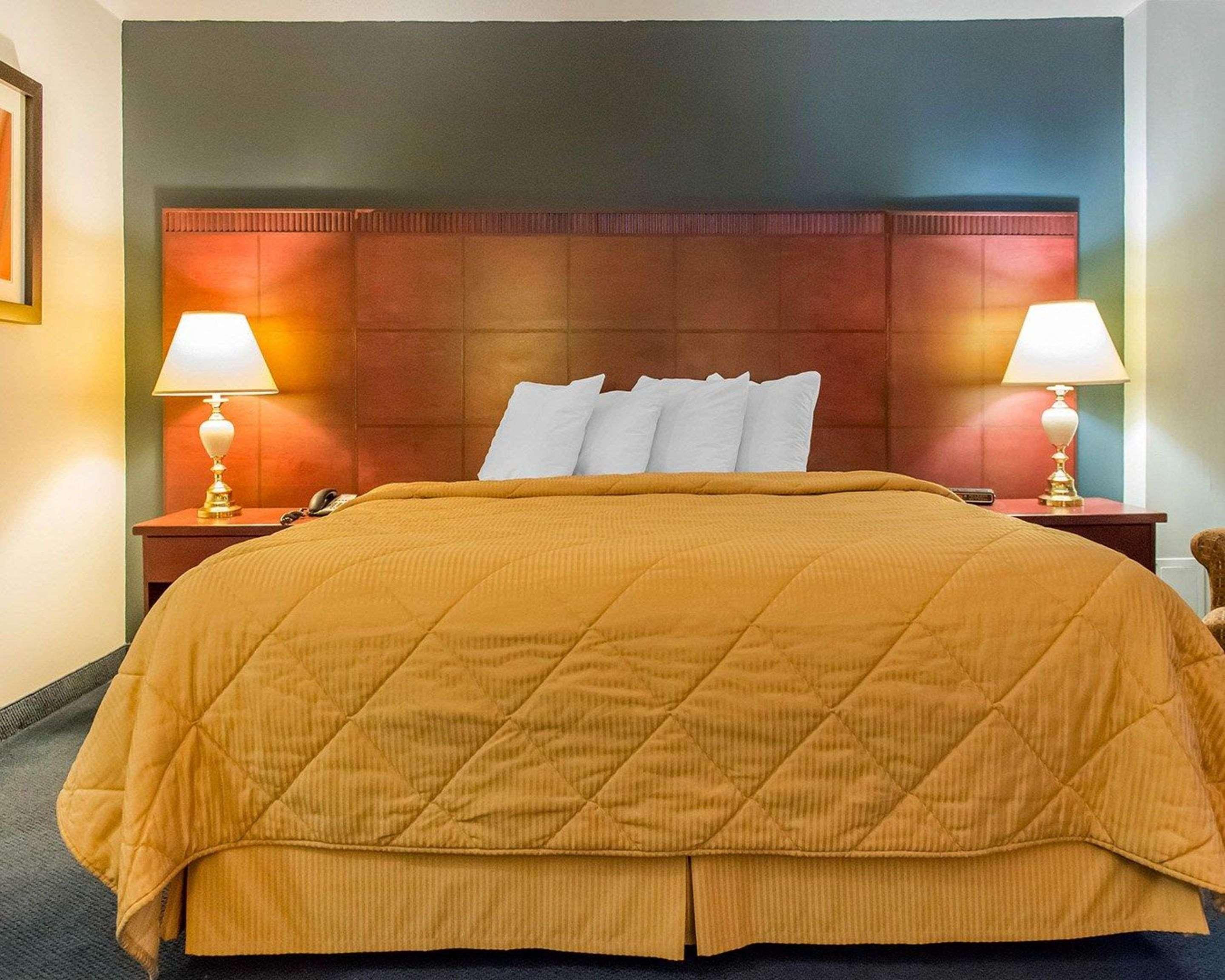 Econo Lodge Смитс-Фолс Экстерьер фото