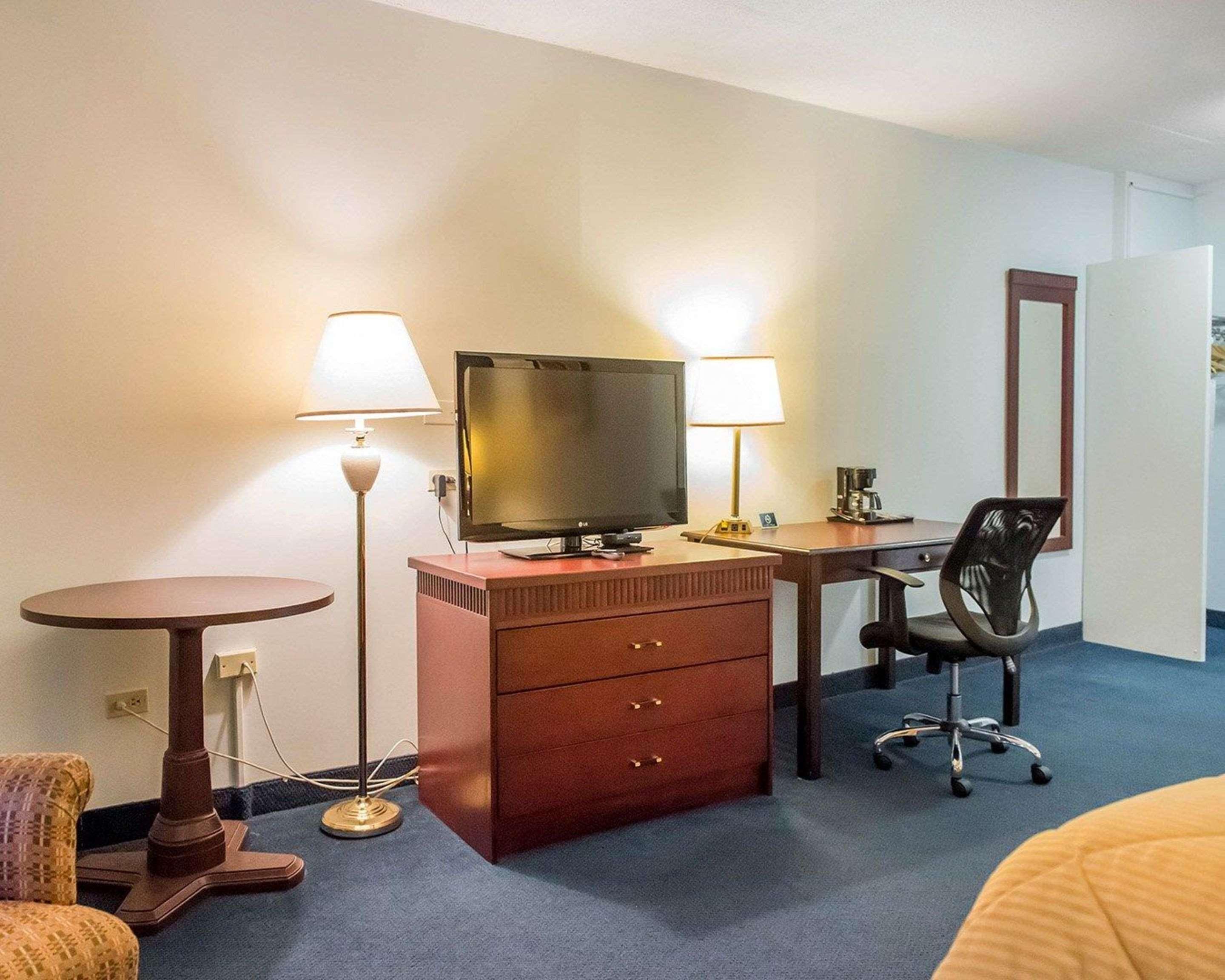 Econo Lodge Смитс-Фолс Экстерьер фото