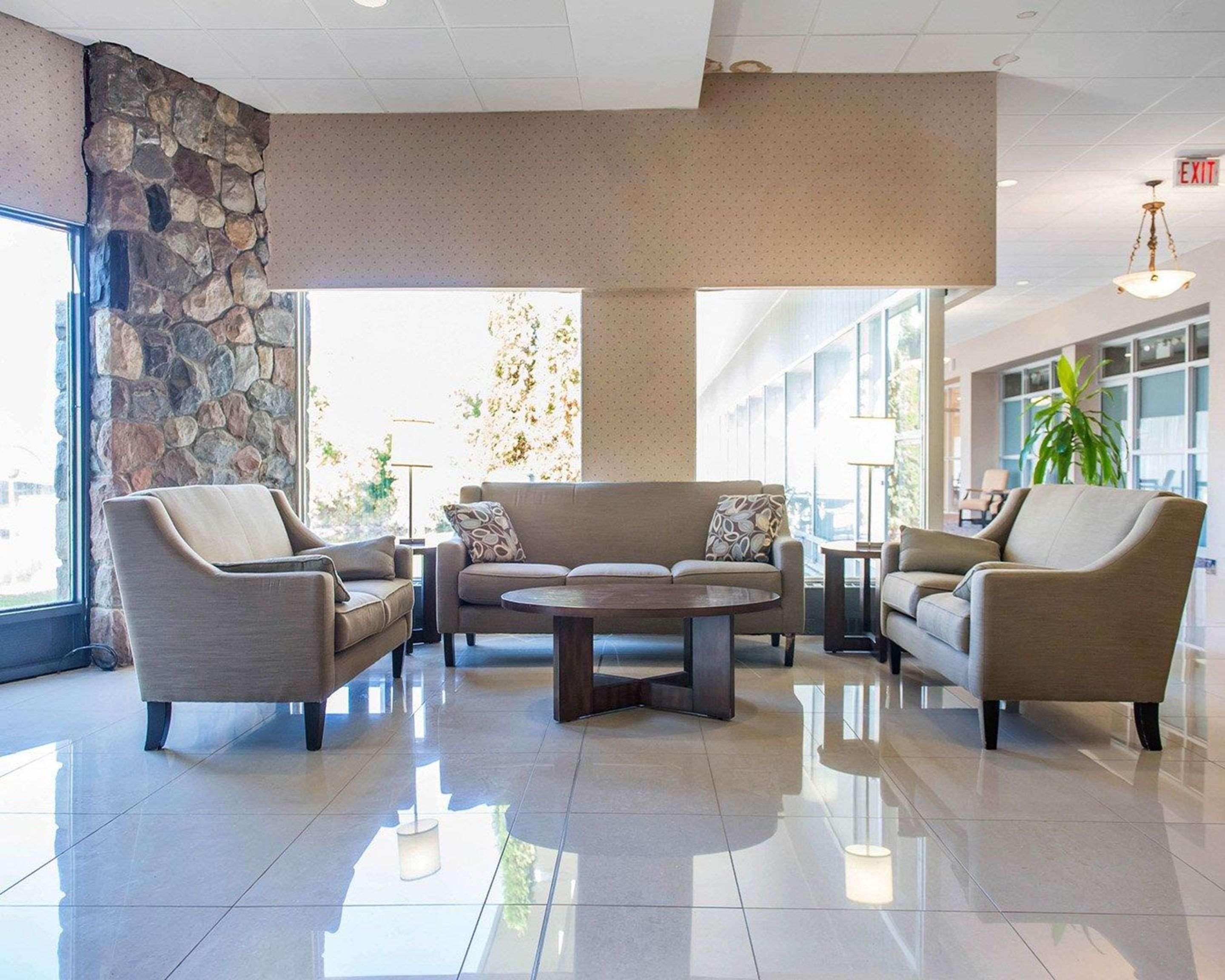 Econo Lodge Смитс-Фолс Экстерьер фото