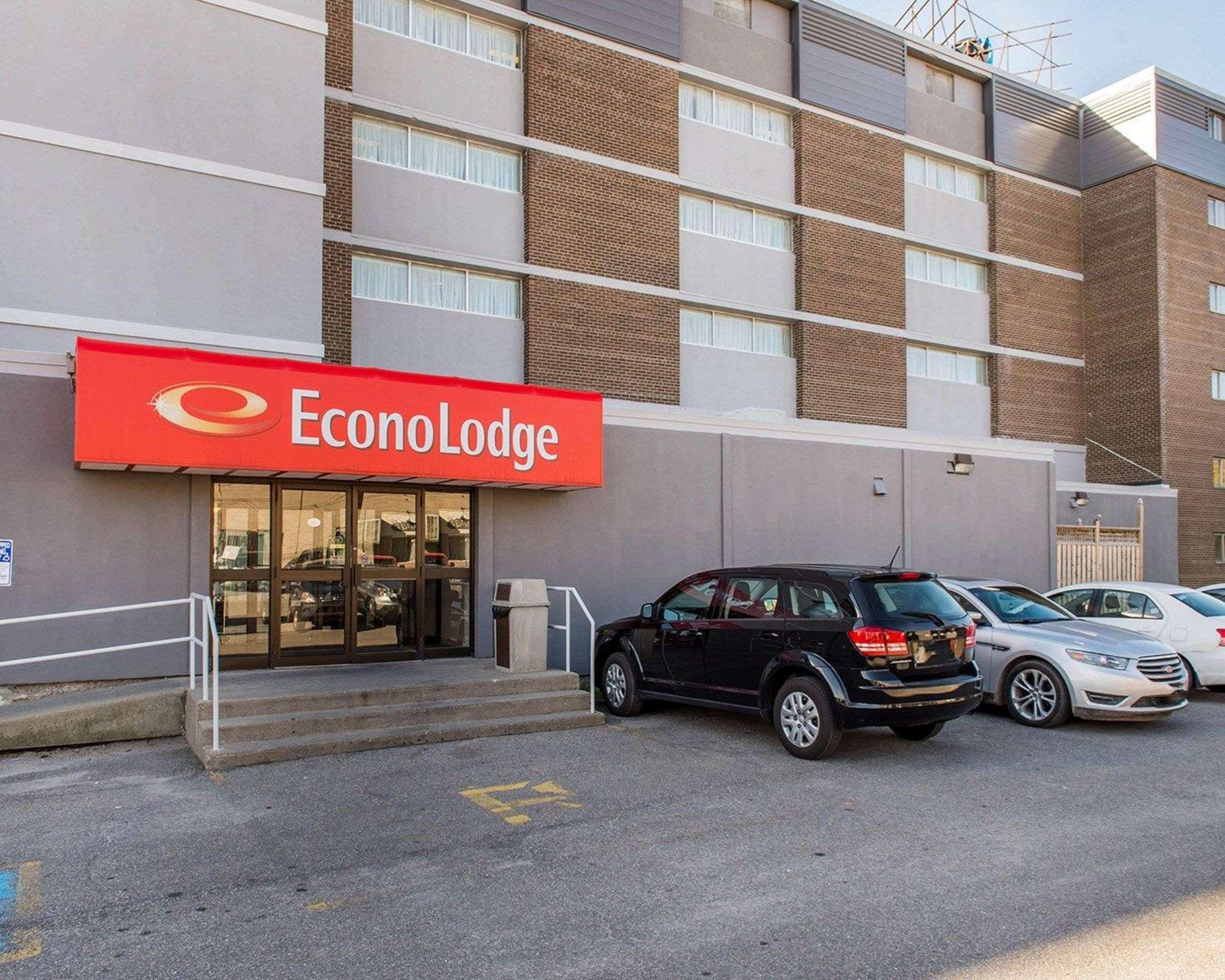 Econo Lodge Смитс-Фолс Экстерьер фото