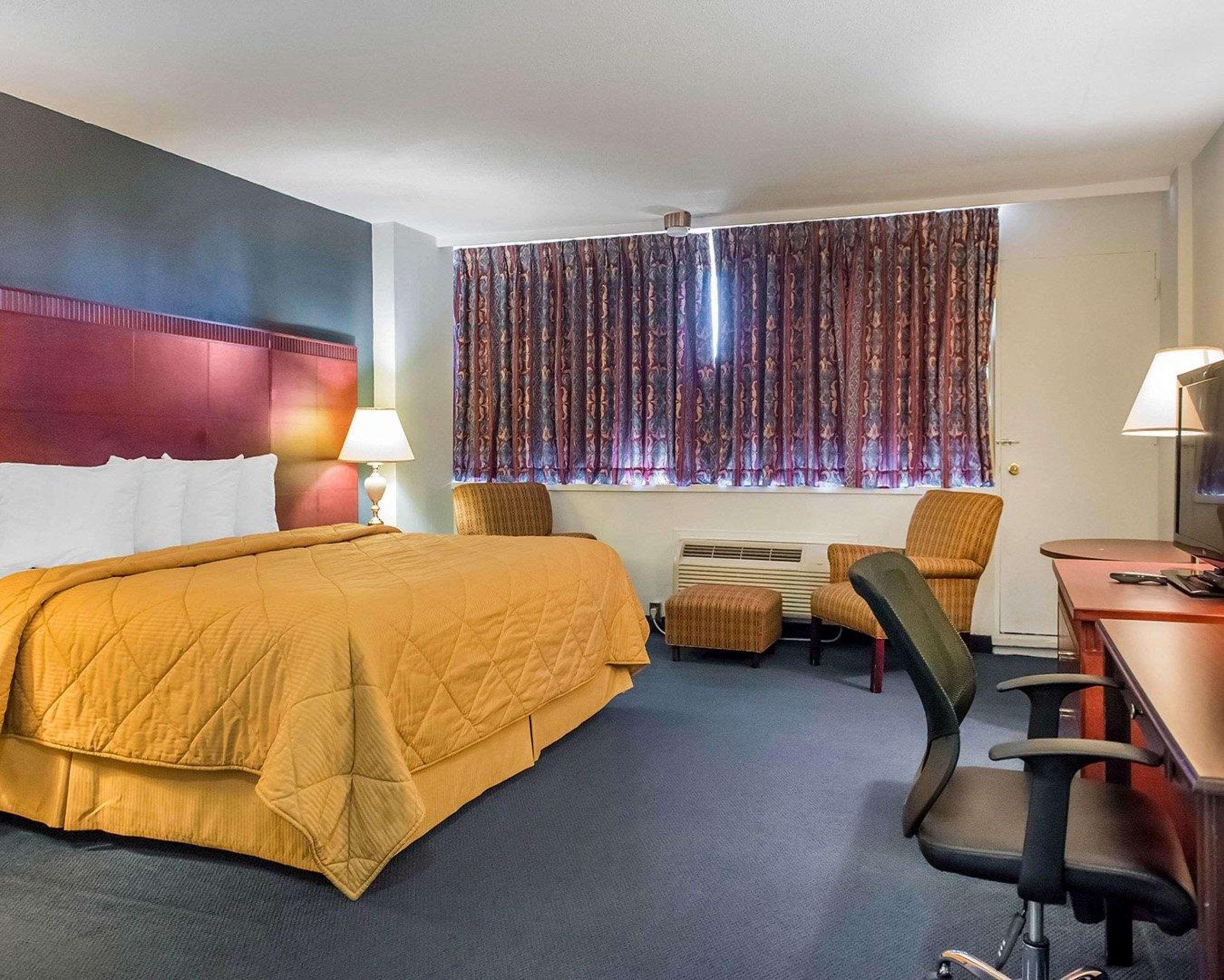 Econo Lodge Смитс-Фолс Экстерьер фото