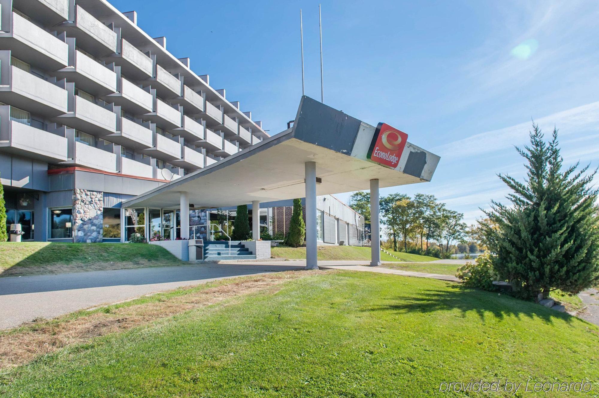 Econo Lodge Смитс-Фолс Экстерьер фото