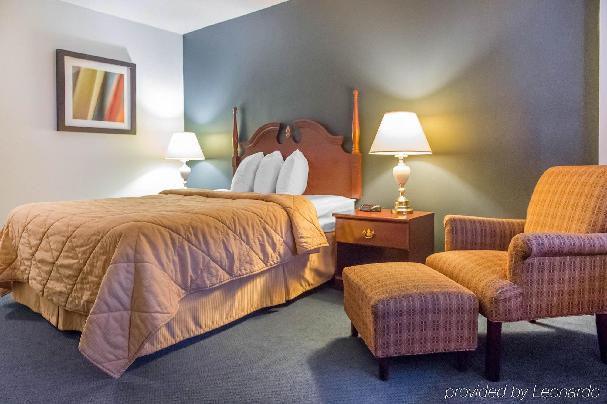 Econo Lodge Смитс-Фолс Экстерьер фото
