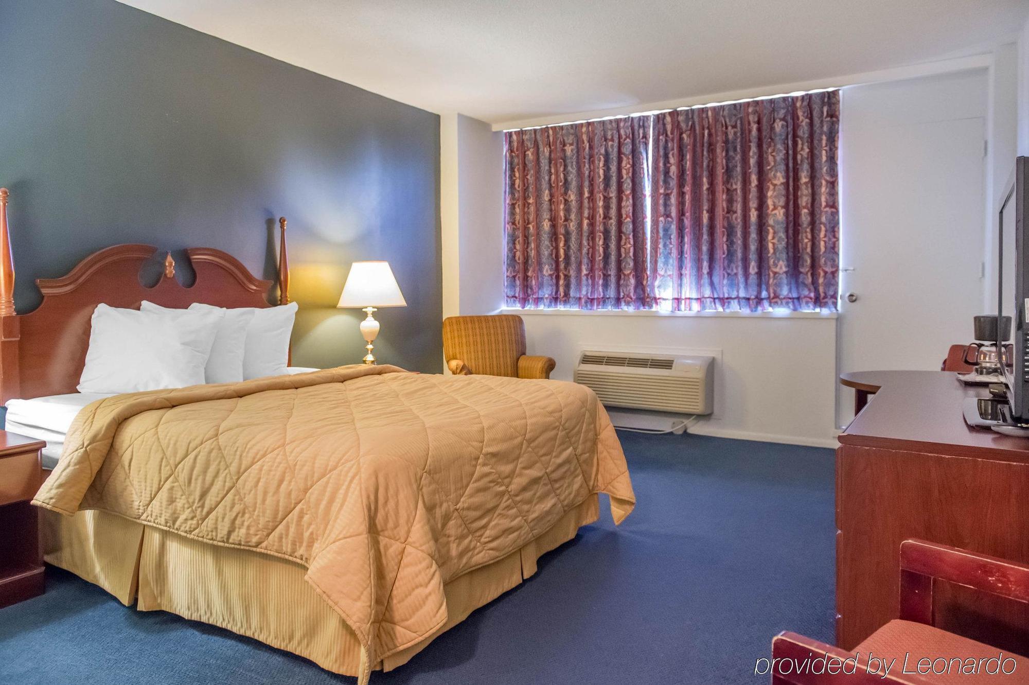 Econo Lodge Смитс-Фолс Экстерьер фото