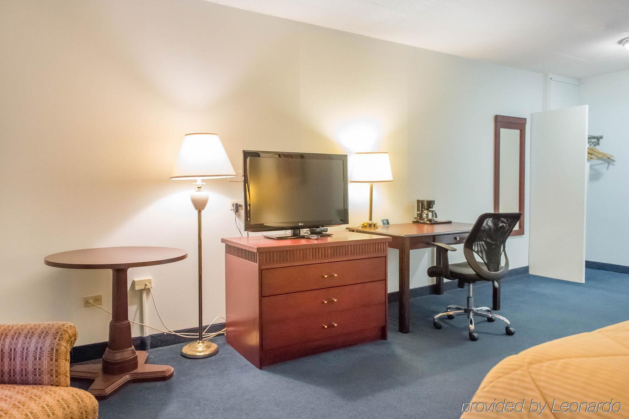 Econo Lodge Смитс-Фолс Экстерьер фото