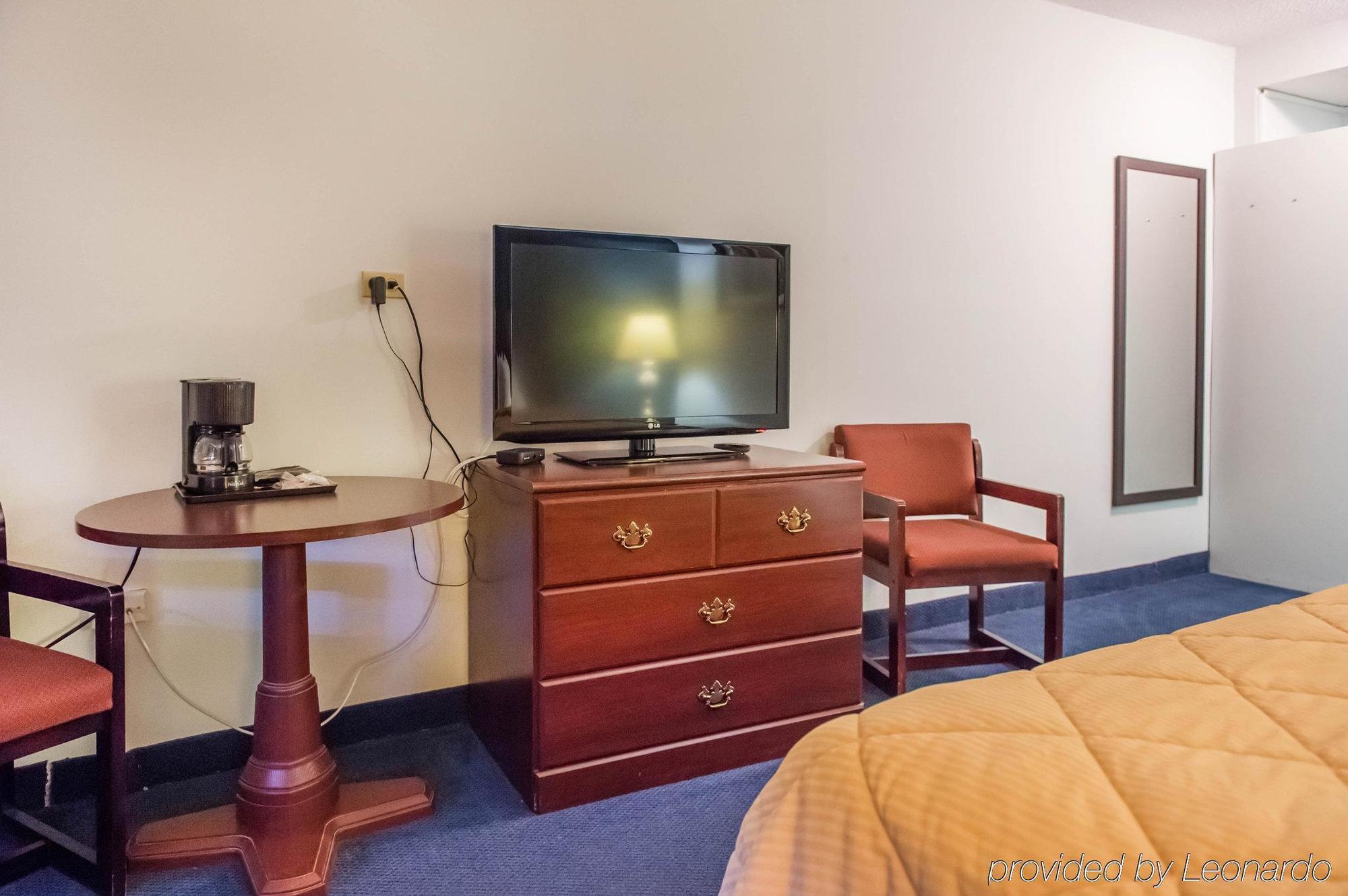 Econo Lodge Смитс-Фолс Экстерьер фото