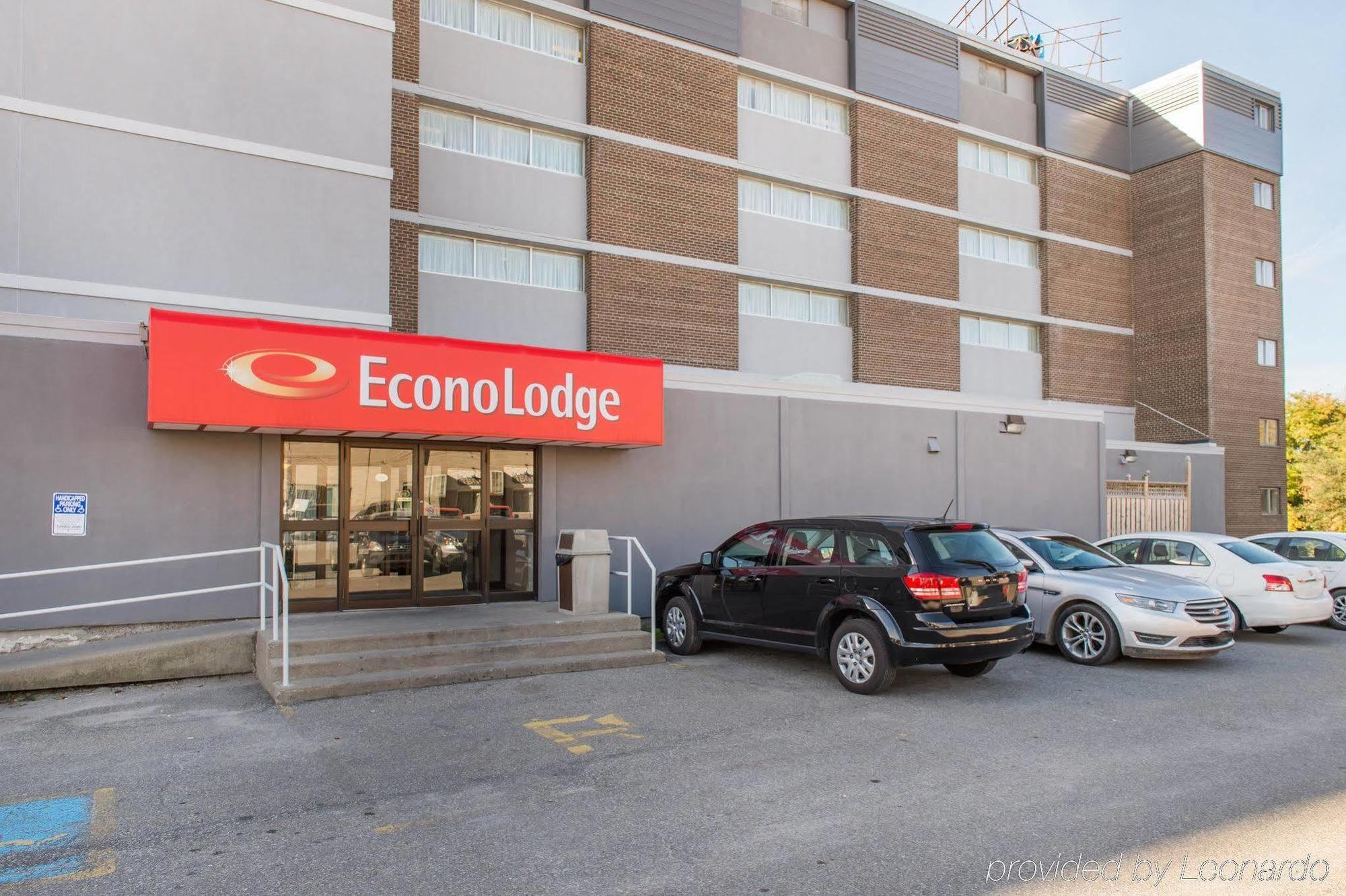 Econo Lodge Смитс-Фолс Экстерьер фото