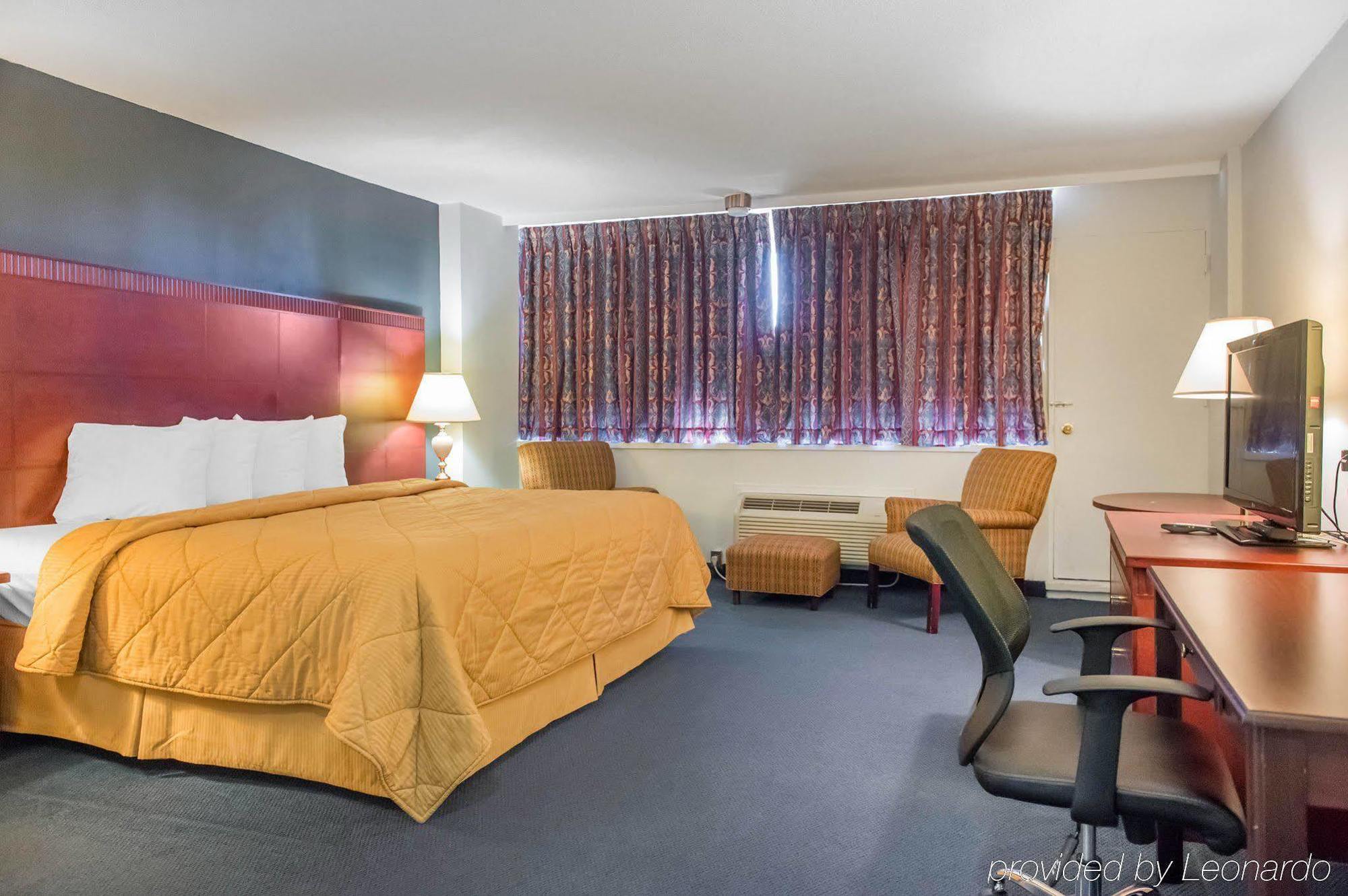 Econo Lodge Смитс-Фолс Экстерьер фото