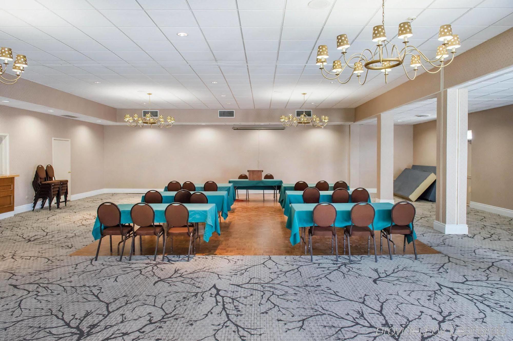 Econo Lodge Смитс-Фолс Экстерьер фото
