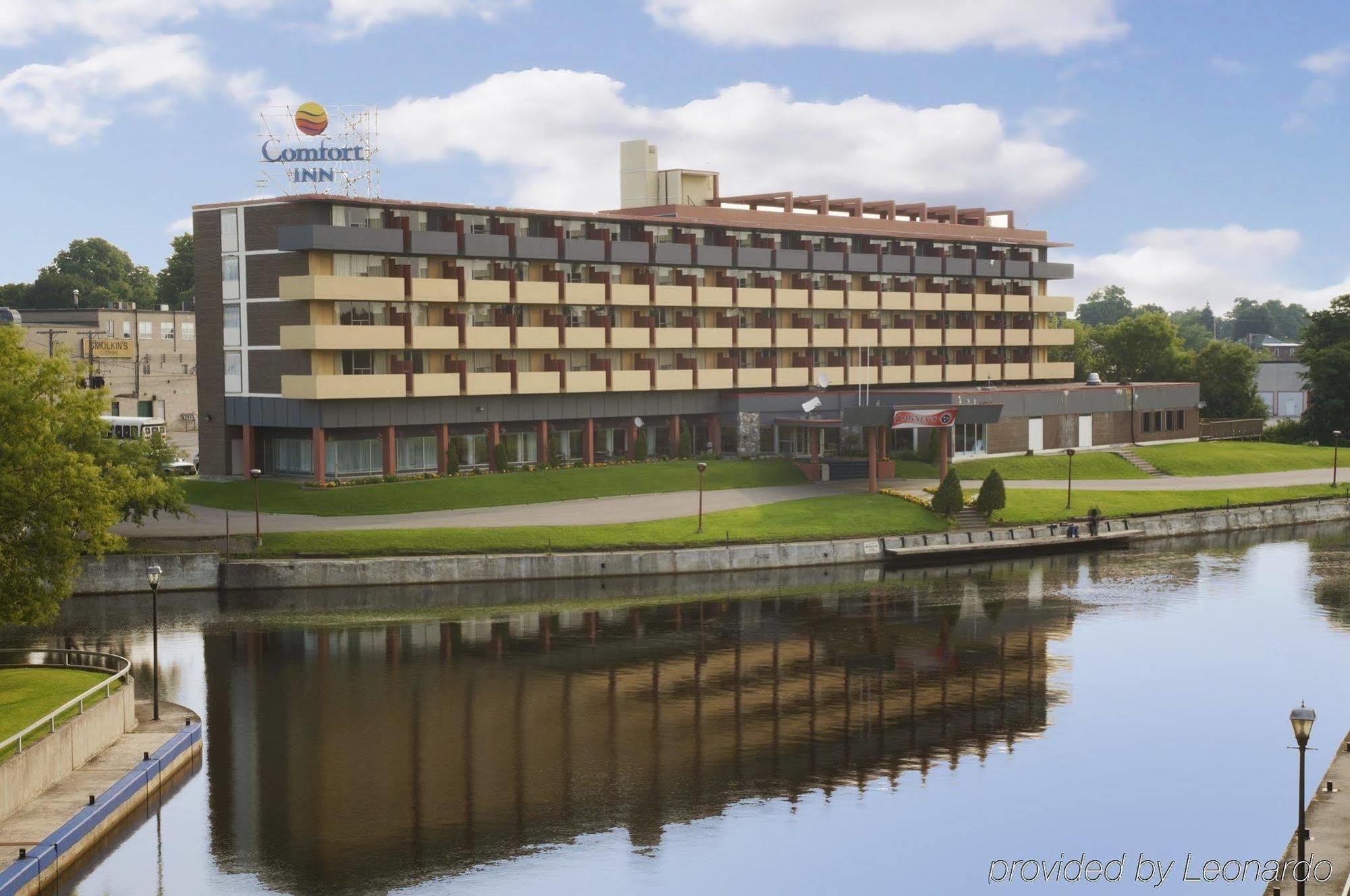 Econo Lodge Смитс-Фолс Экстерьер фото